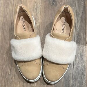 J/Slides Women's Tan and White Fur Slip-On Sneakers